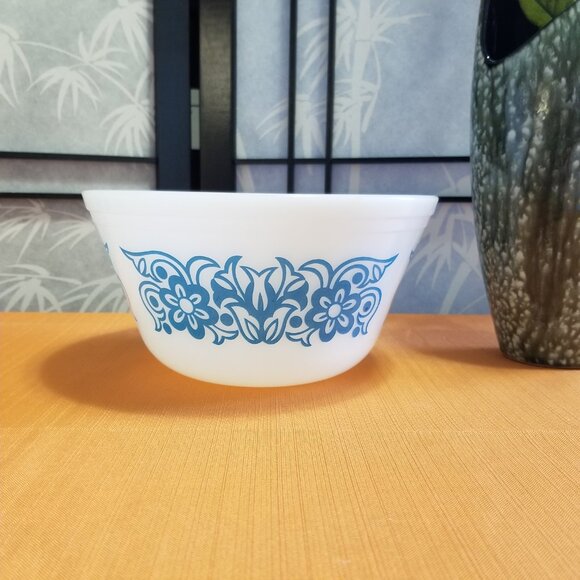 Federal Glass 2 1/2 Quart Mixing Bowl Blue Tulip Floral - Rare Production Error - Picture 1 of 4